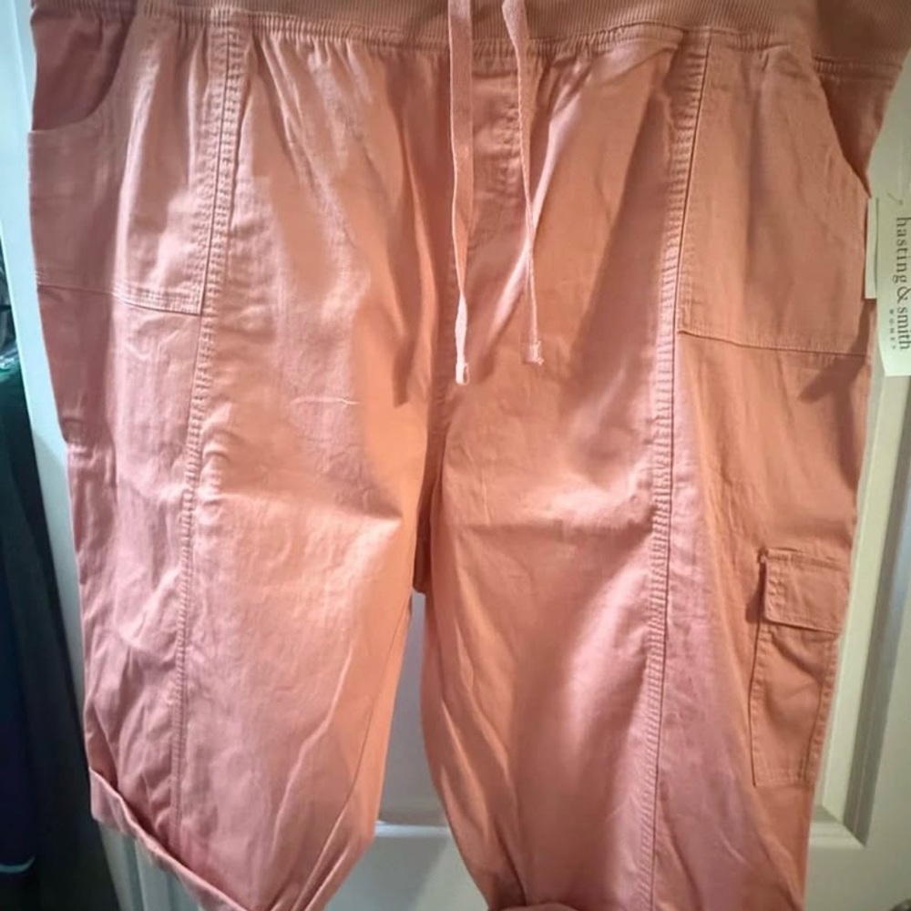 Coral Cargo Capris Woman’s Size 20